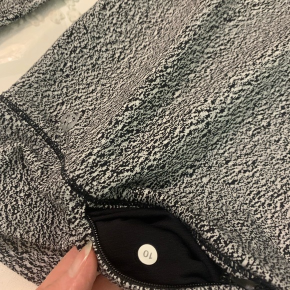 Lululemon Rush Hour Top Size 10. Frozen Fizz Long Sleeve Brushed Gym wear Short - Picture 4 of 6